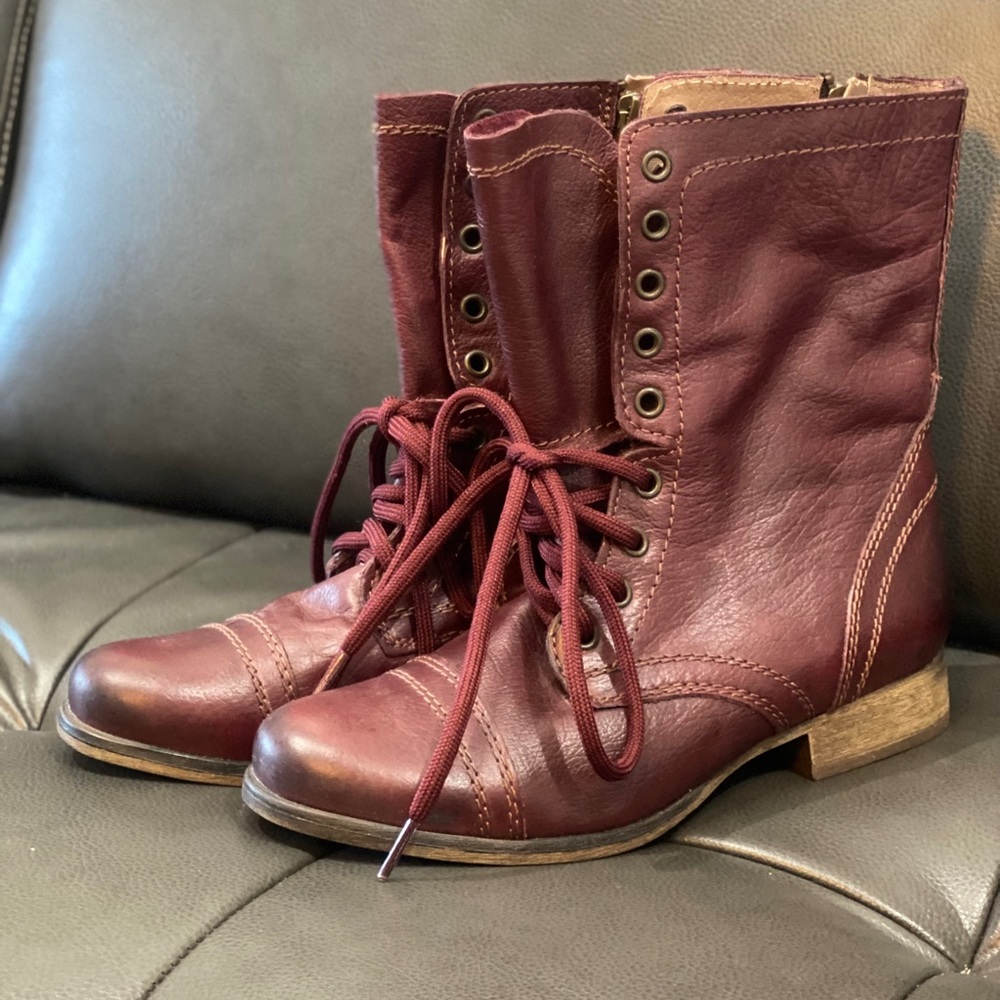 Steve Madden Combat Boots. Burgundy size 7.5 Women’s . Excellent condition